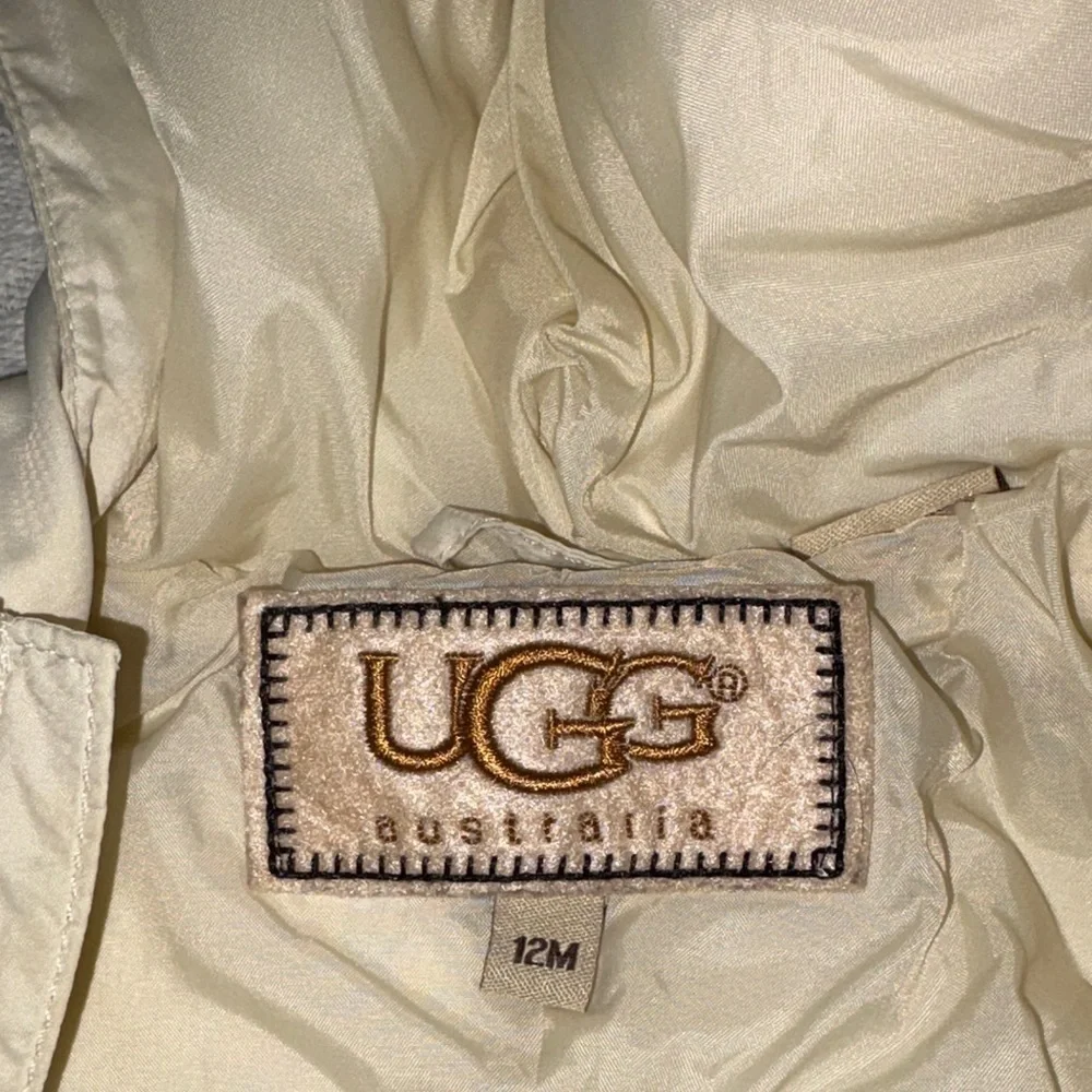 UGG Australia Unisex Cream Hooded Baby Snowsuit detachable Mittens & Booties